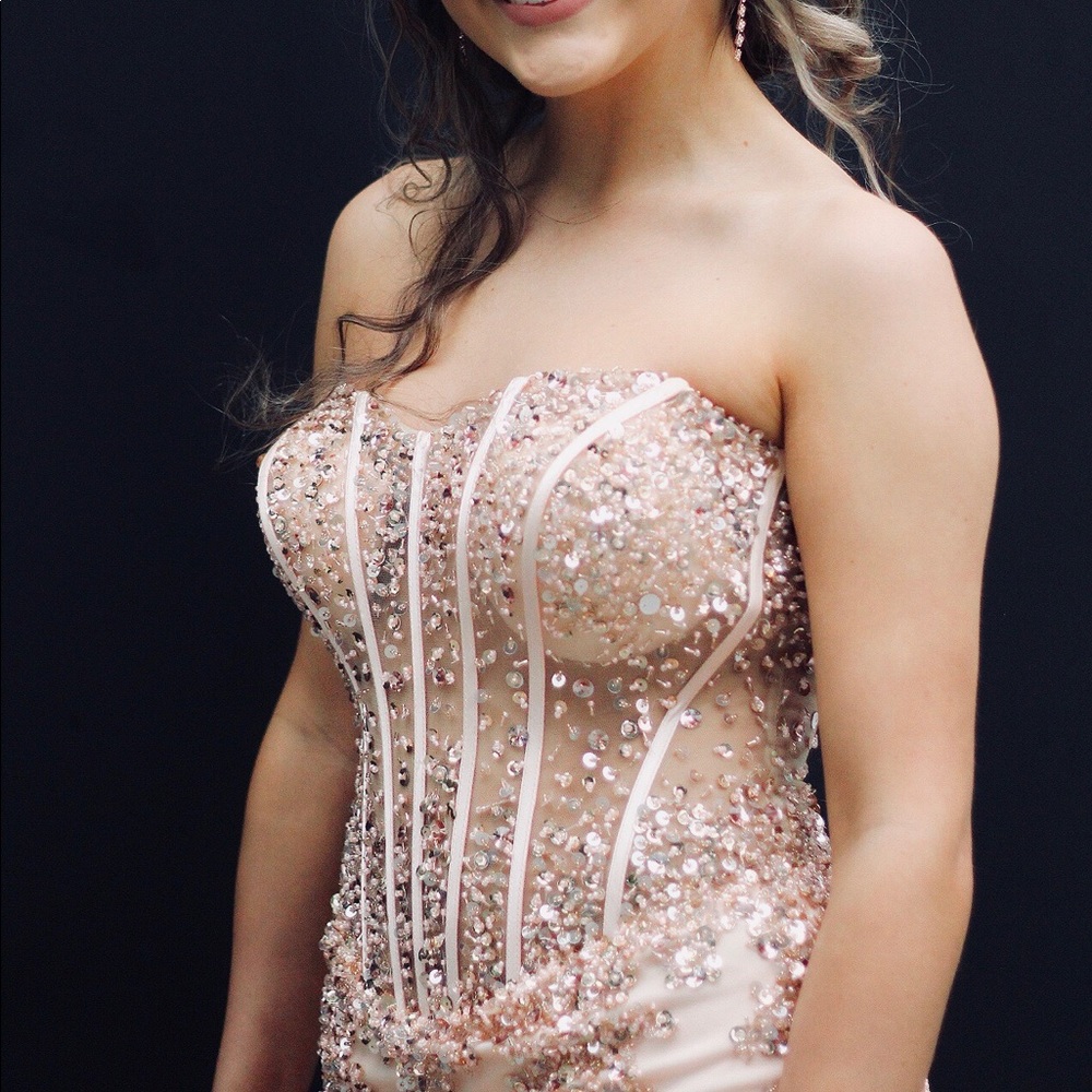 PROM DRESS - Picture 3 of 5